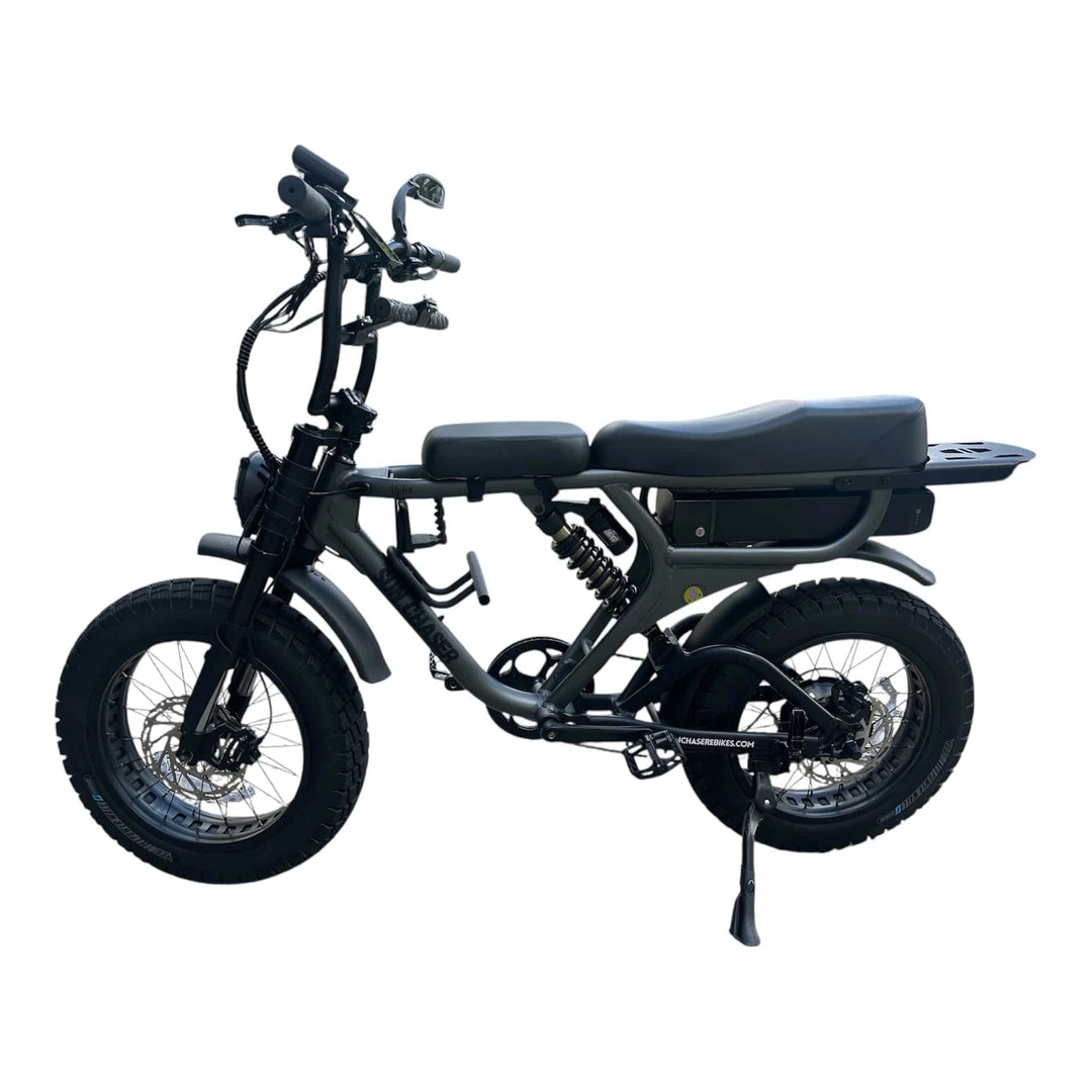 adjustable safety straps on eBike child front seat