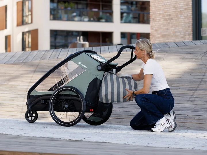 Hamax Outback Next One trailer in use as a stroller