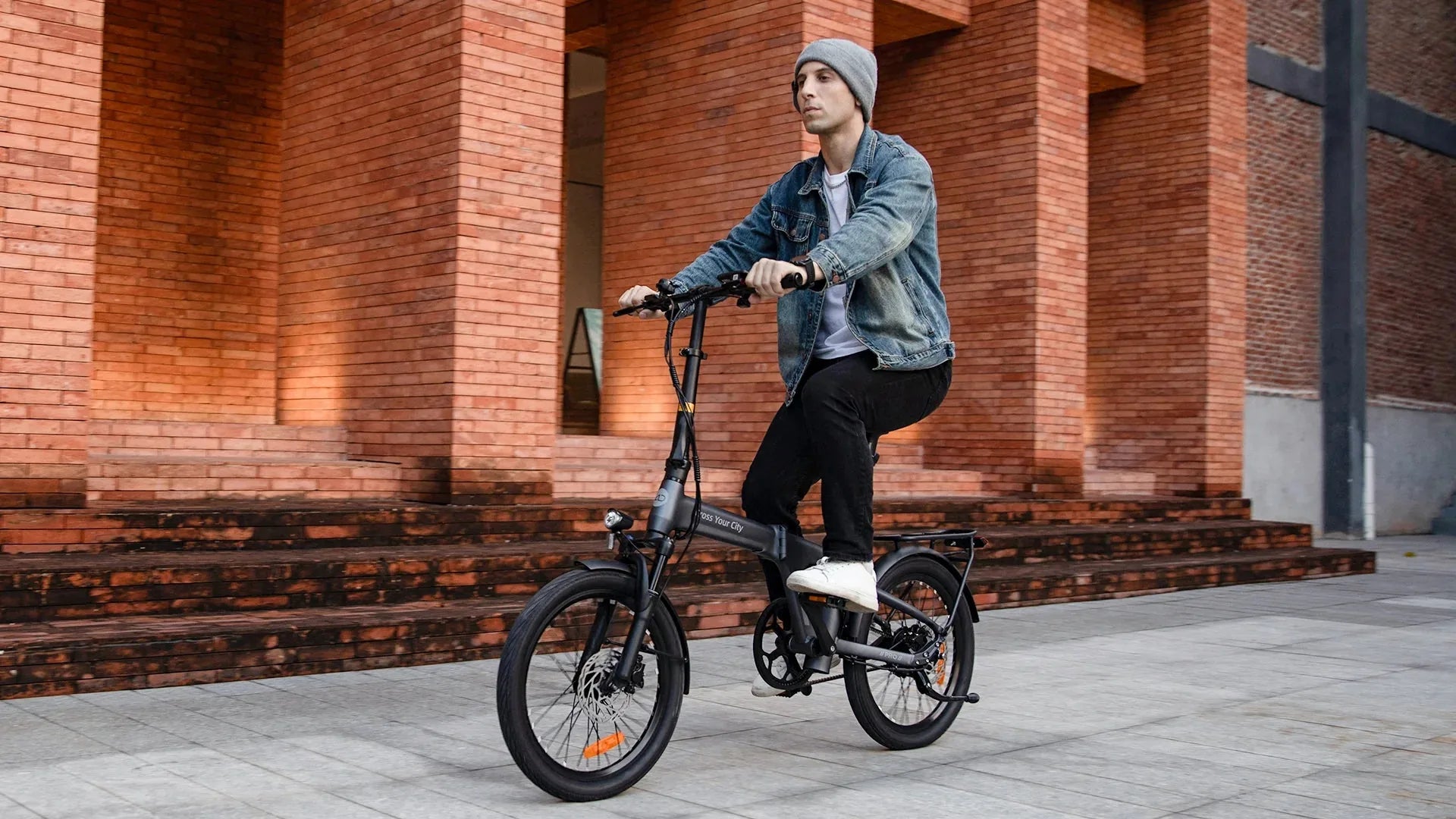 ADO Air 20 Pro folding e-bike lifestyle riding scene